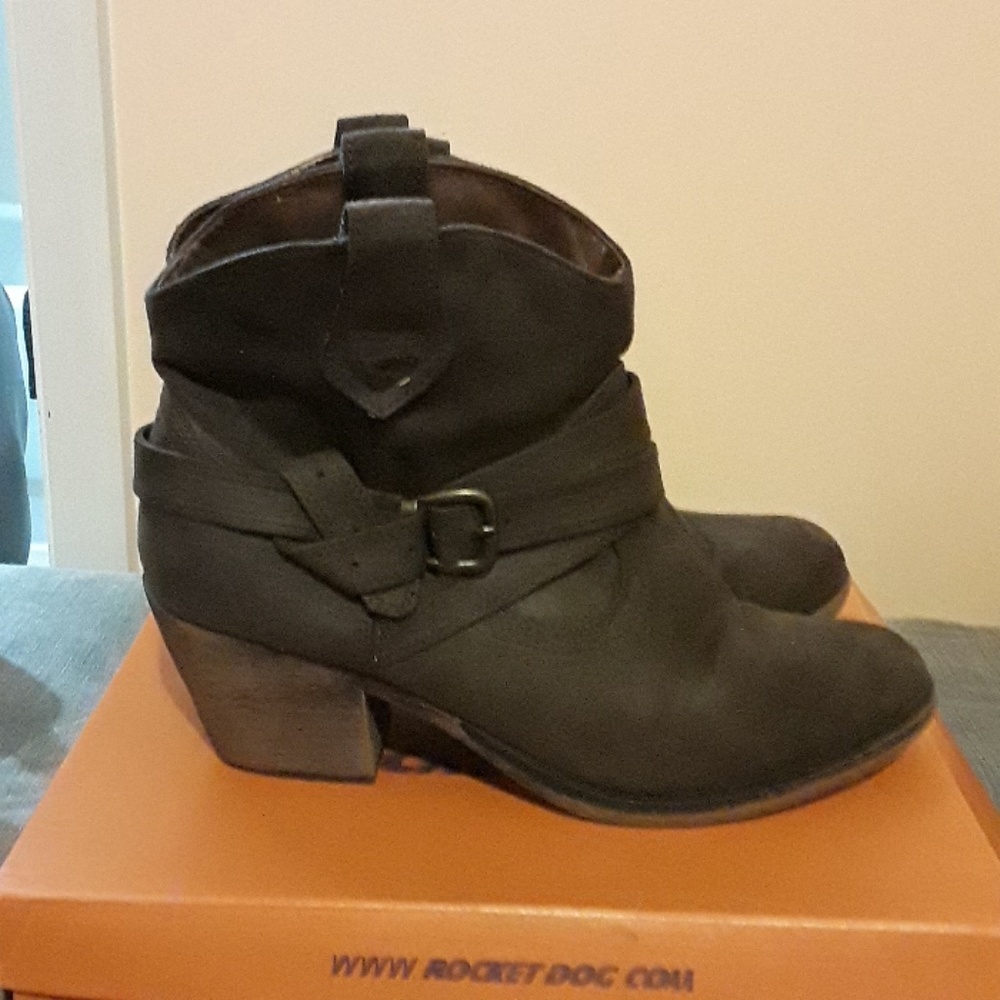 Boots - Picture 4 of 4